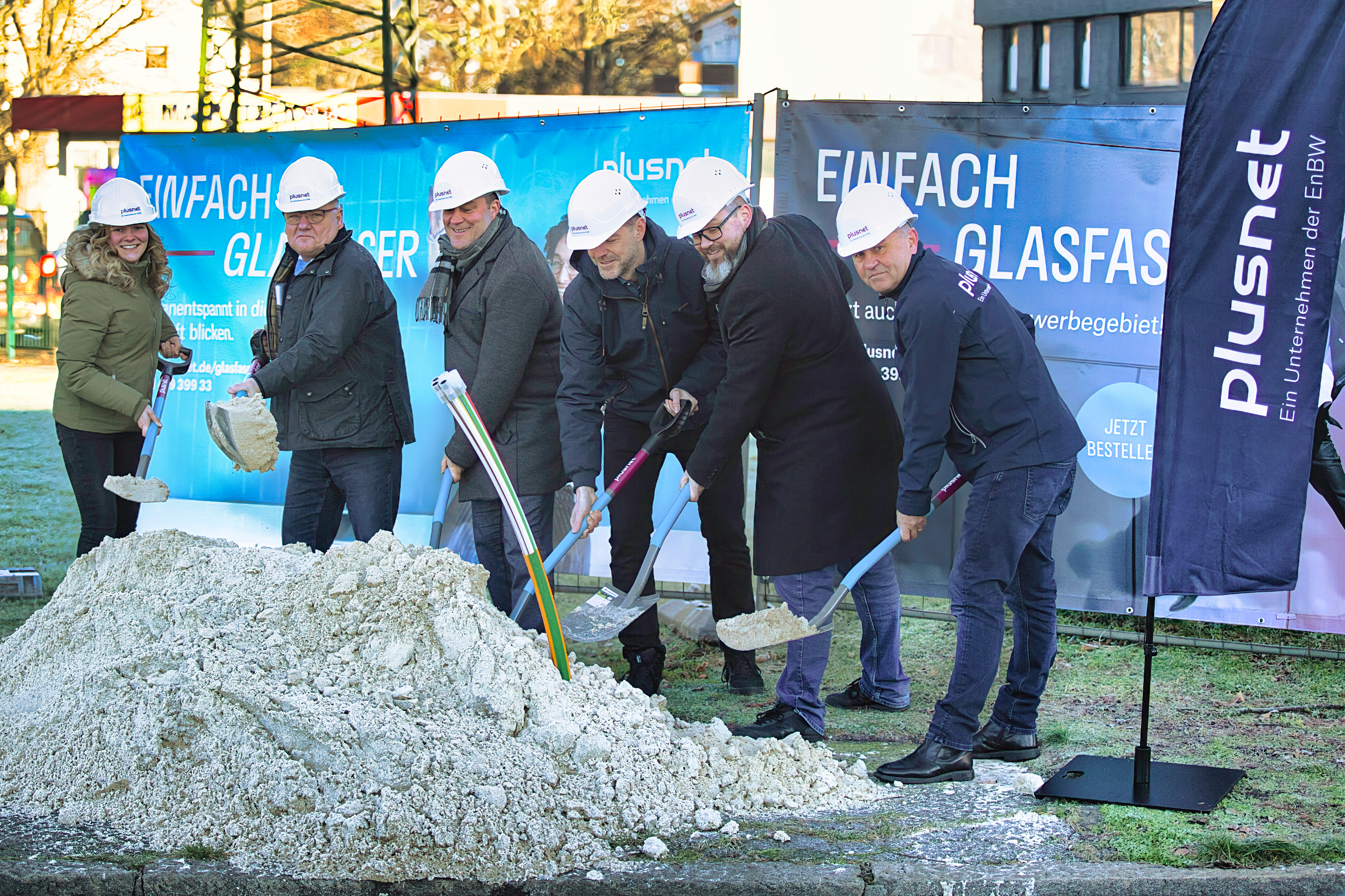 Gruppenfoto vom Spatenstich Glasfaserausbau Dortmund Wambel West