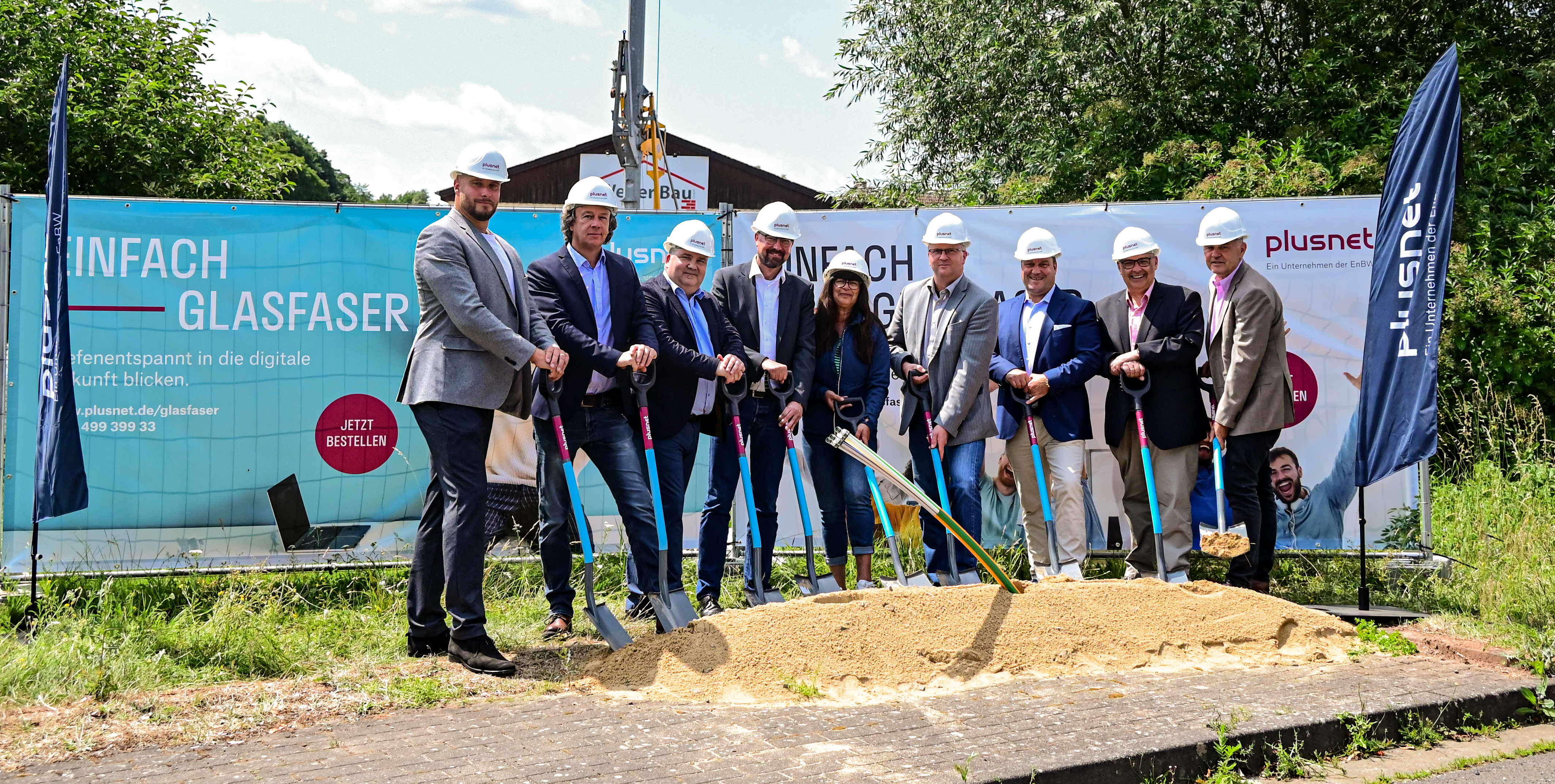 Gruppenfoto vom Spatenstich Glasfaserausbau Bad Wildungen Schlachthofstraße